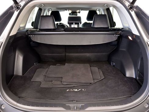 Used 2019 Toyota RAV4 Limited image 29