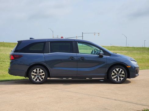 New 2026 Honda Odyssey EX-L image 7