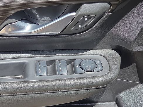 Used 2024 GMC Terrain SLE FWD image 22
