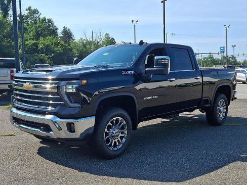 New 2026 Chevrolet Silverado 2500 LTZ w/ LTZ Premium Package AWD/4WD image 2