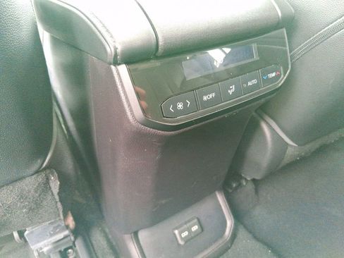 Used 2022 Toyota Highlander XLE image 25