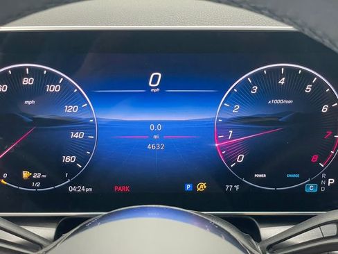 Used 2026 Mercedes-Benz GLC 300 image 2