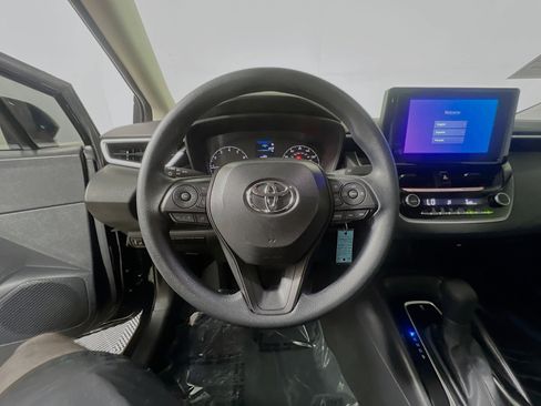 Used 2025 Toyota Corolla LE FWD image 18