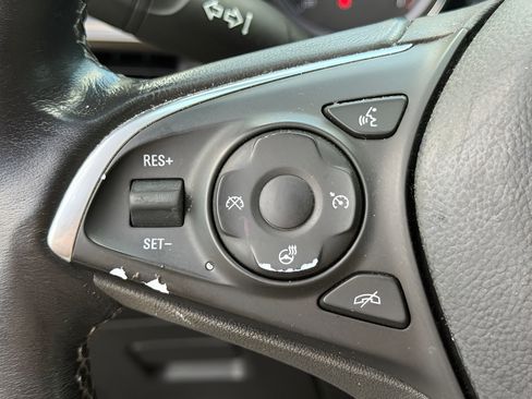 Used 2019 Buick Envision Essence FWD image 17