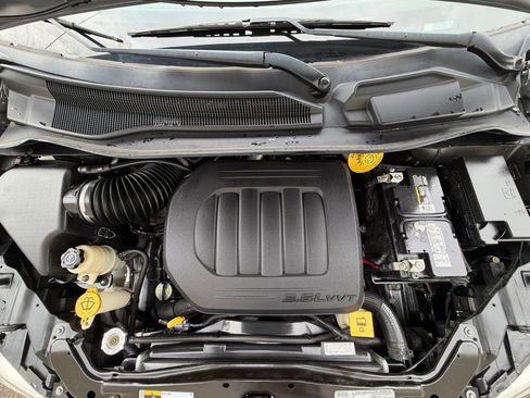 Used 2020 Dodge Grand Caravan SE FWD image 9