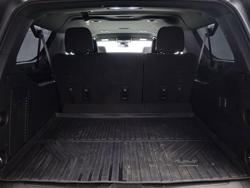 Used 2023 GMC Yukon XL SLE RWD image 32