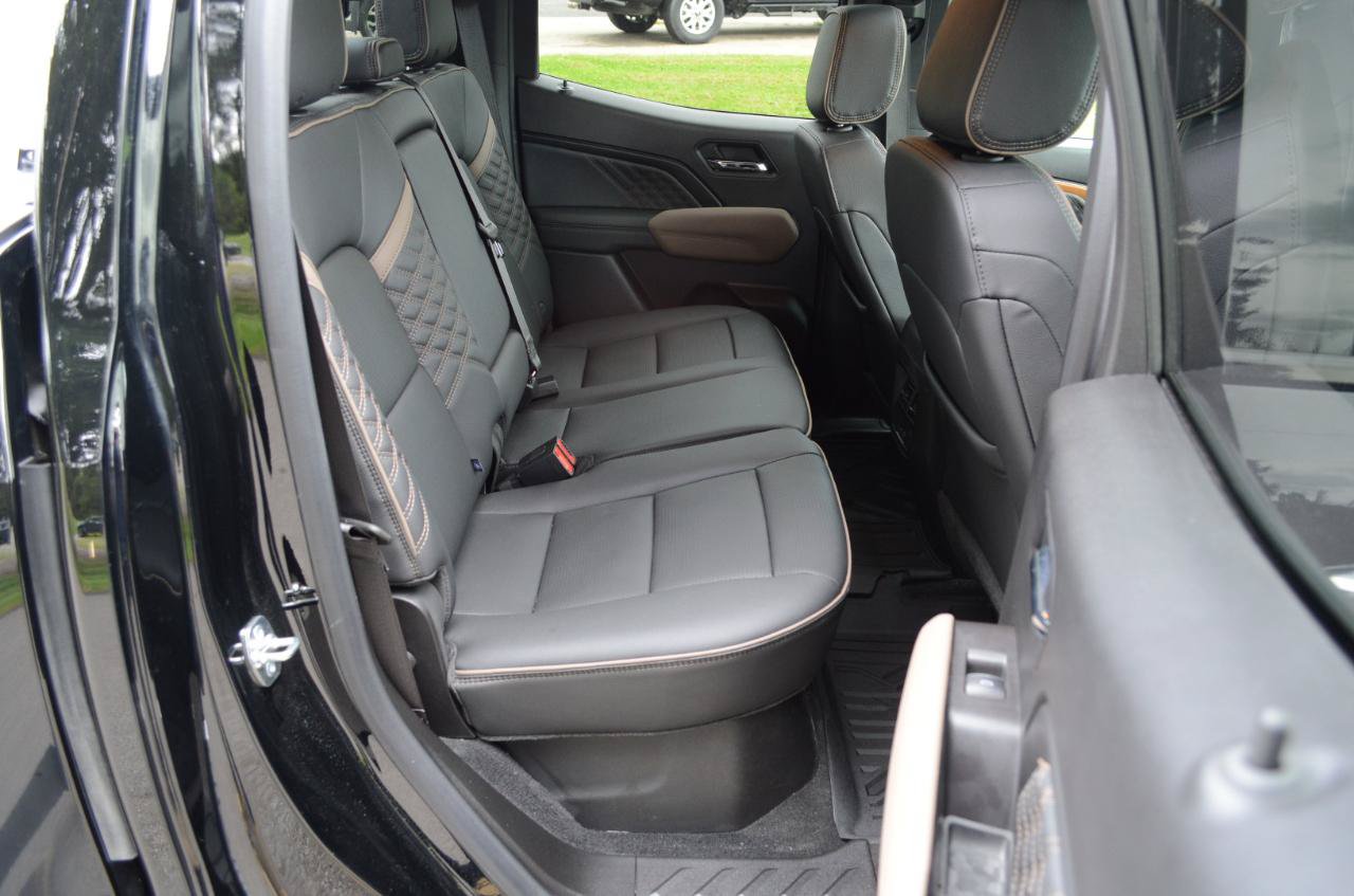 Used 2025 GMC Canyon Denali AWD/4WD image 16