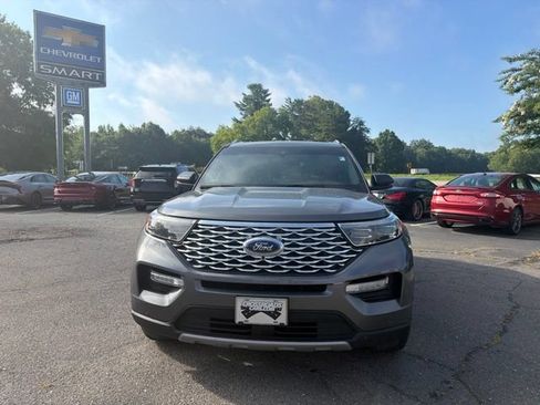 Used 2022 Ford Explorer Platinum w/ Equipment Group 601A AWD/4WD image 2