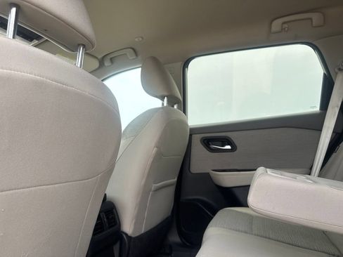 Certified 2023 Nissan Rogue SV FWD image 35