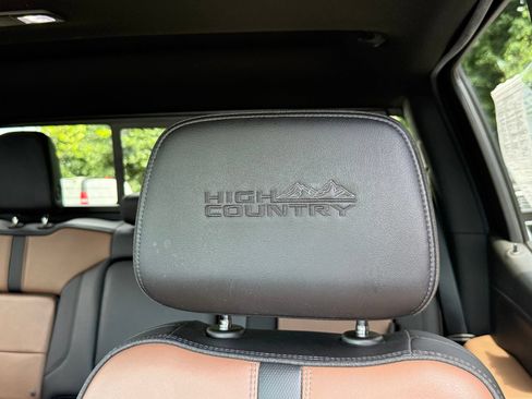 Used 2022 Chevrolet Silverado 1500 High Country w/ Technology Package AWD/4WD image 17