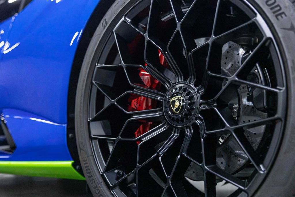 Used 2022 Lamborghini Huracan STO RWD image 14