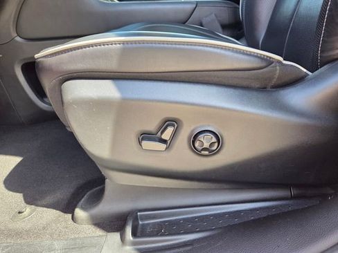 Used 2025 Chrysler Pacifica Limited FWD image 27