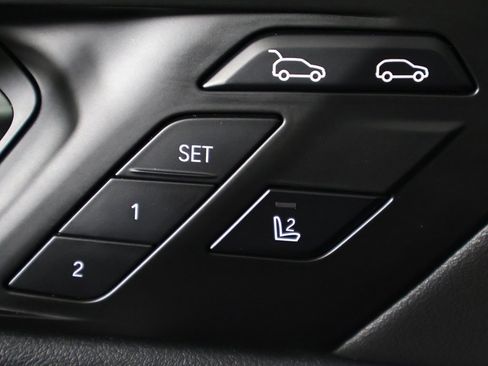 Used 2025 BMW X6 xDrive40i w/ Climate Comfort Package image 40