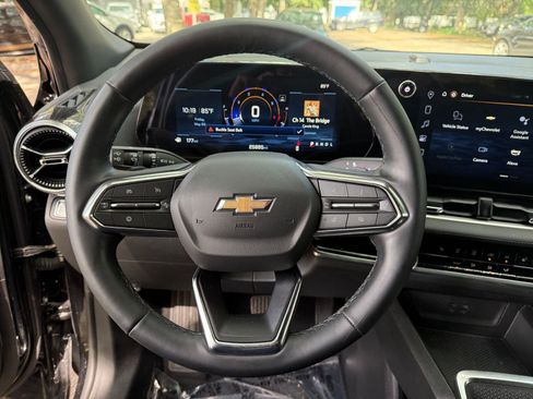 Used 2025 Chevrolet Equinox LT FWD image 25