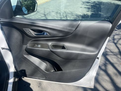 Used 2022 Chevrolet Equinox LT image 32