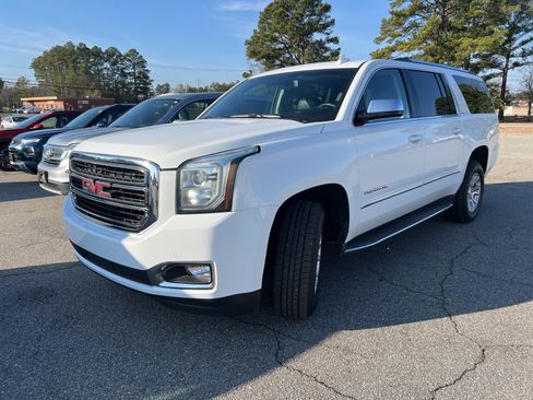 Used 2019 GMC Yukon XL SLT image 1