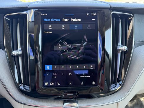 Certified 2023 Volvo XC60 B5 Ultimate w/ Protection Package Premier image 24