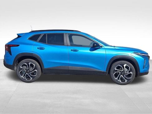 New 2026 Chevrolet Trax RS w/ Sunroof Package FWD image 8