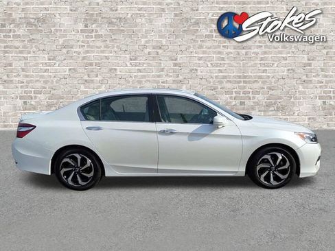 Used 2017 Honda Accord EX-L image 3