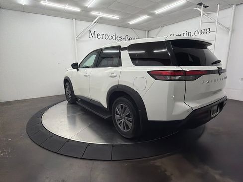 Used 2024 Nissan Pathfinder S FWD image 5