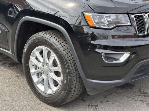 Used 2022 Jeep Grand Cherokee Laredo AWD/4WD image 11