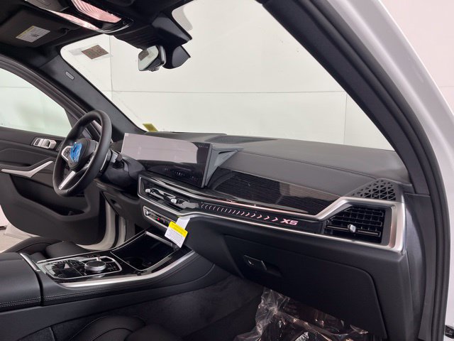 Used 2026 BMW X5 xDrive40i w/ M Sport Package AWD/4WD image 17