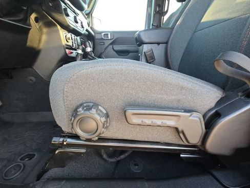 Used 2025 Jeep Wrangler Unlimited Rubicon AWD/4WD image 21
