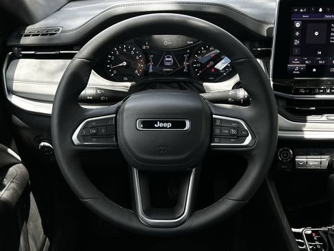 Used 2025 Jeep Compass Limited AWD/4WD image 14