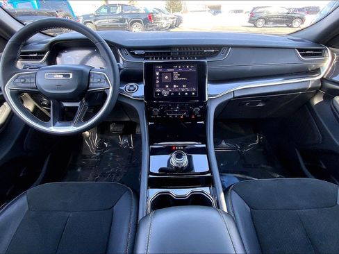 Certified 2023 Jeep Grand Cherokee Altitude image 12