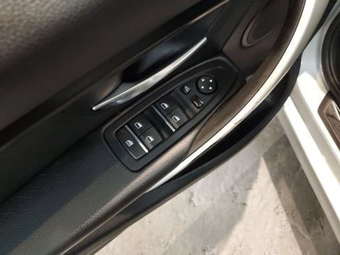 Used 2018 BMW 320i xDrive Sedan AWD/4WD image 12