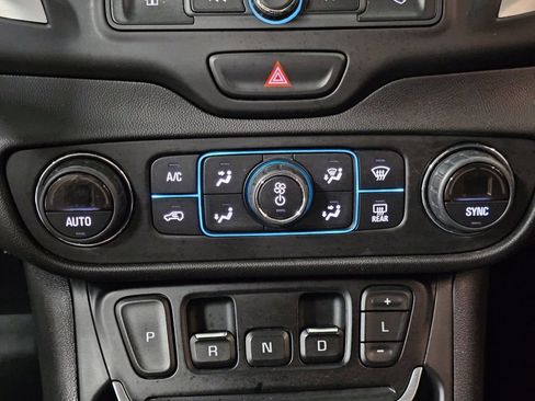 Certified 2019 GMC Terrain SLE w/ Driver Convenience Package AWD/4WD image 20