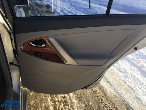 Used 2010 Toyota Camry image 11