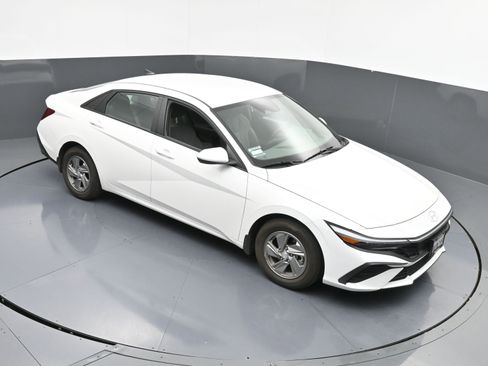 Used 2024 Hyundai Elantra SE image 28
