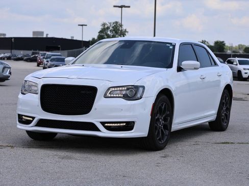 Used 2022 Chrysler 300 Touring L AWD/4WD image 6
