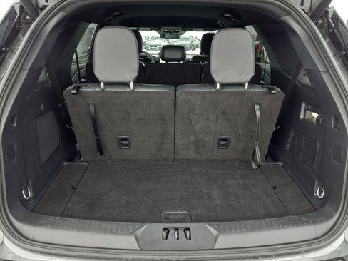 Used 2025 Ford Explorer ST-Line w/ ST-Line Street Pack image 11