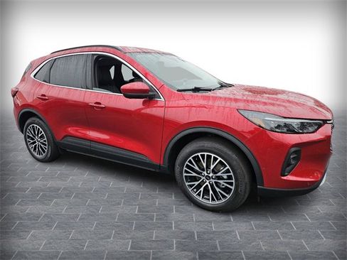 Used 2024 Ford Escape SE w/ PHEV Premium Package image 3