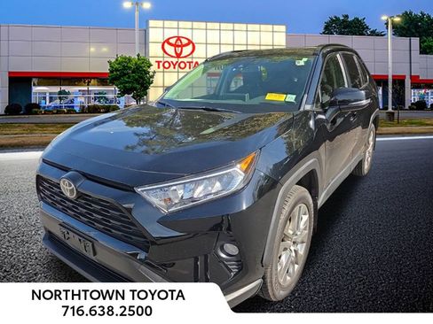 Used 2019 Toyota RAV4 XLE Premium image 16
