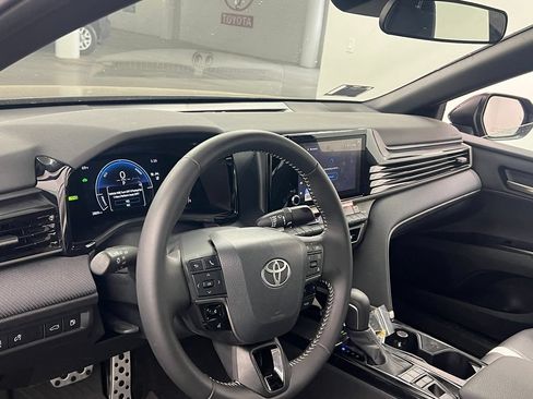 Used 2026 Toyota Camry SE FWD image 9
