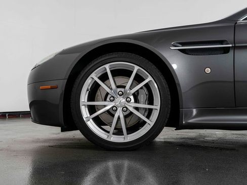 Used 2010 Aston Martin V8 Vantage Roadster image 12