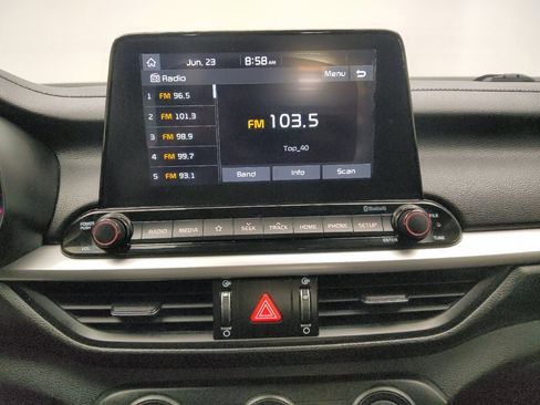 Used 2020 Kia Forte LXS FWD image 25
