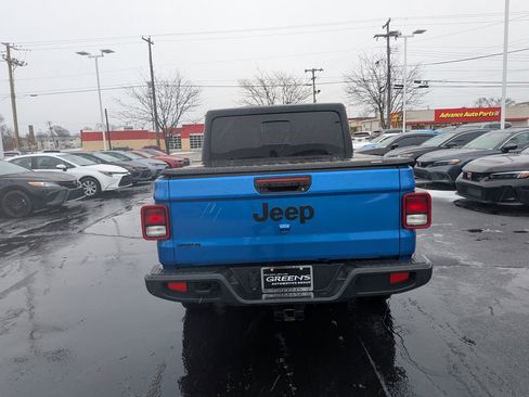 Used 2024 Jeep Gladiator Sport image 7