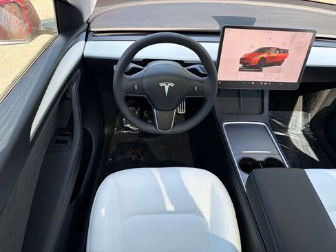 Used 2024 Tesla Model Y Performance AWD/4WD image 18