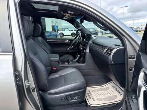 Used 2023 Lexus GX 460 Luxury w/ Accessory Package AWD/4WD image 21