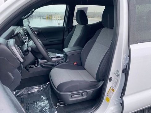 Used 2023 Toyota Tacoma TRD Off-Road image 15