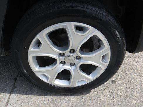 Used 2016 Jeep Renegade Limited image 23