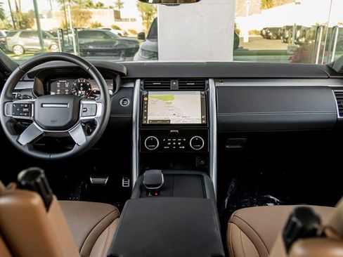 Used 2025 Land Rover Discovery Dynamic SE image 20