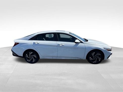 Used 2025 Hyundai Elantra Limited image 6