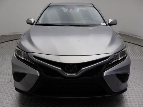 Certified 2020 Toyota Camry SE image 5