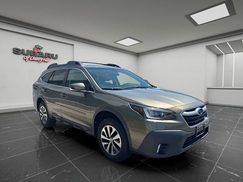 Used 2020 Subaru Outback Premium AWD/4WD image 1
