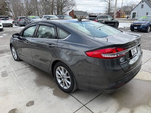 Used 2017 Ford Fusion SE image 6